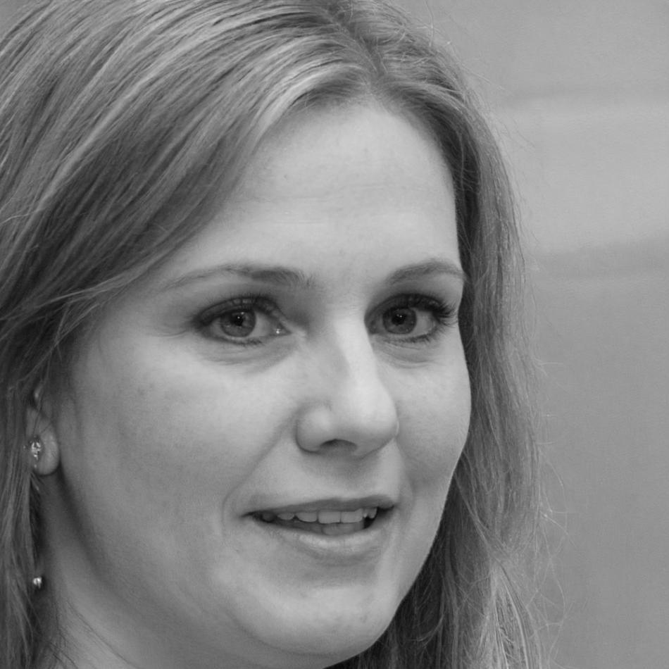 Mirja Steinbach, Finanzanalystin und Dozentin